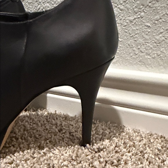Vince Camuto Black Leather Ankle Boots - Picture 5 of 9